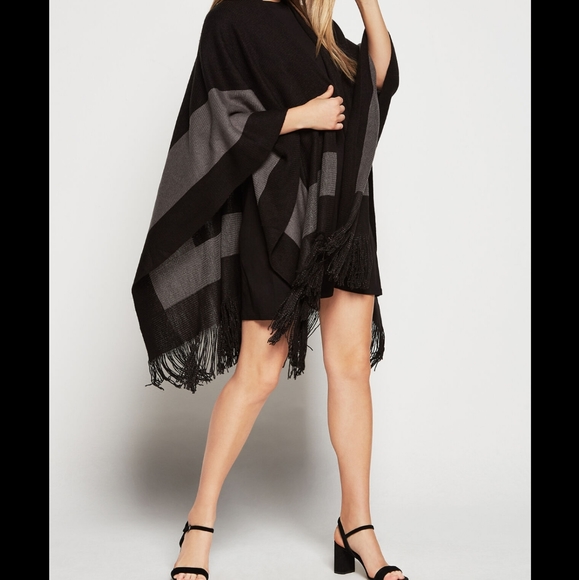 BCBG Accessories - NWT BCBG 2 Piece Blouse & Knit Wrap/Shawl Set